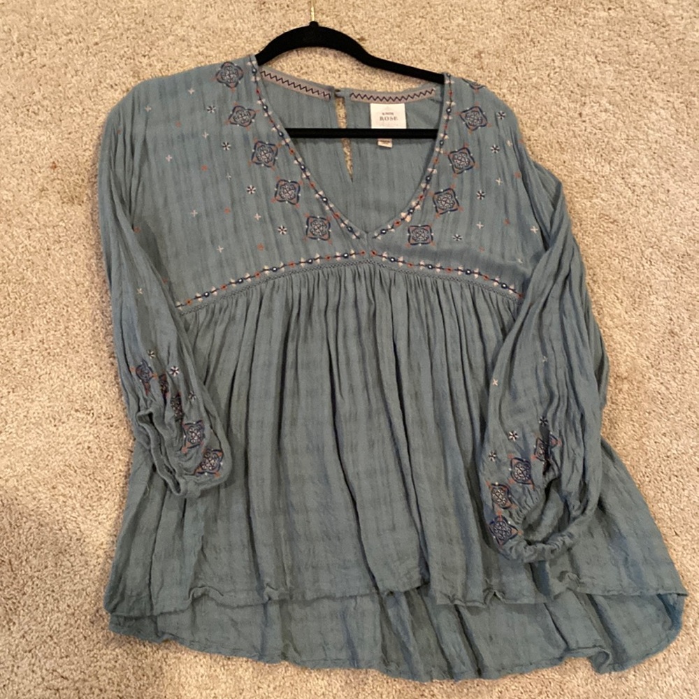 Super cute flowy shirt!